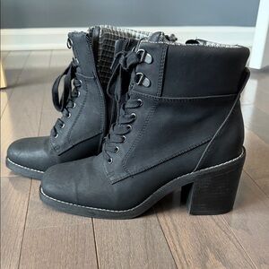 Crown Vintage Black Lace-Up Boots size 10